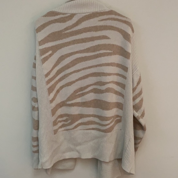 Varley Camrose Zebra Sweater - Picture 9 of 10